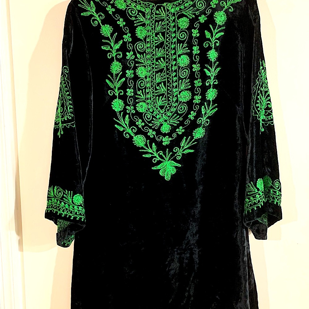 Elegant Black and Green Embroidered Long Sleeve Dress